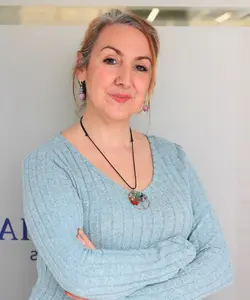 Jessica Jiménez, profesional especializada en estimar el valor de vehículos usados en A Coruña